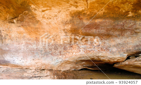 Cave paintings and petroglyphs in Amojjar Cave ,mauritania Cave paintings and petroglyphs in Amojjar Cave ,mauritania 93924057