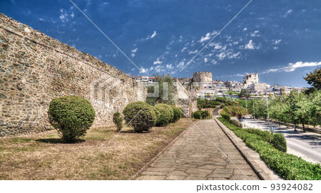 View to ancient wall and Trigoniu tower in Thessaloniki, Greece 93924082