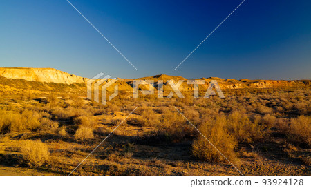 Panorama view to Plateau Ustyurt from the edge of Aral sea near Aktumsuk cape at sunrise, Karakalpakstan, Uzbekistan 93924128