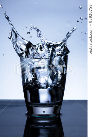 The image of pouring drinking water, into a glass, 93926759