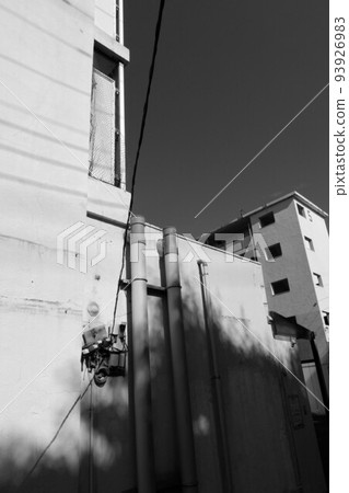 A ruined residential complex 93926983