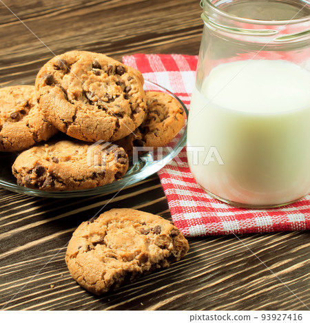 Chocolate cookie and glass of milk Chocolate cookie and glass of milk 93927416