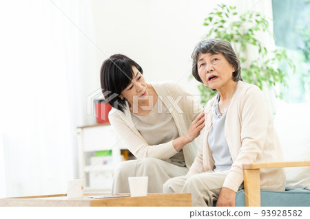Two disagreeable brides and mother-in-law, mother-in-law, mother and child, senior women, middle women 93928582