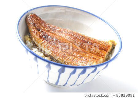 在白米飯上放著烤鰻魚的熱鰻魚碗,在白色背景下拍照 在白米飯上放著烤鰻魚的熱鰻魚碗,在白色背景下拍照 93929091