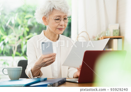 上班的女高管 93929240