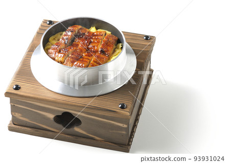 Hot pot rice with grilled eel taken against a white background Hot pot rice with grilled eel taken against a white background 93931024
