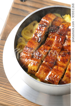 A bird's-eye view of a hot pot rice with grilled eel on a white background A bird's-eye view of a hot pot rice with grilled eel on a white background 93931168