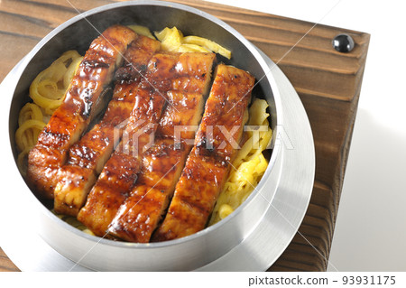 A bird's-eye view of a hot pot rice with grilled eel on a white background 93931175