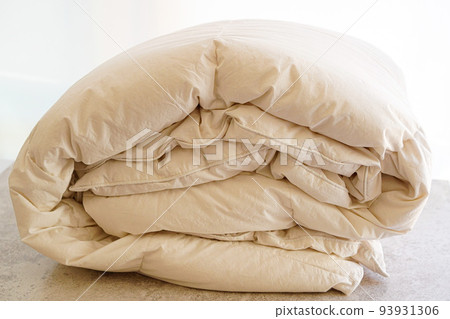 A folded duvet in a white closet 93931306