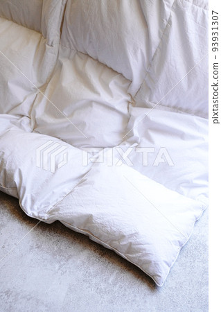 Bed comforter White duvet 93931307