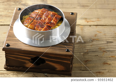 Hot pot rice with grilled eel Hot pot rice with grilled eel 93931402