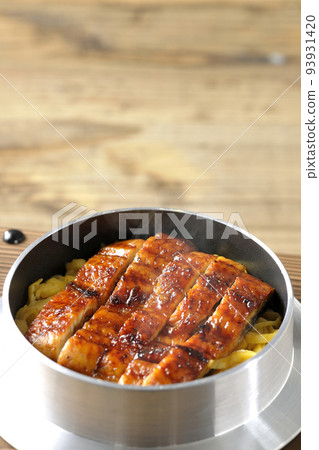Hot pot rice with grilled eel Hot pot rice with grilled eel 93931420