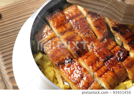 Hot pot rice with grilled eel 93931450