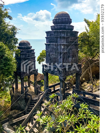 Abandonned hotel looking like cambodian Angkor in Koh Phangan, Thailand 93932179