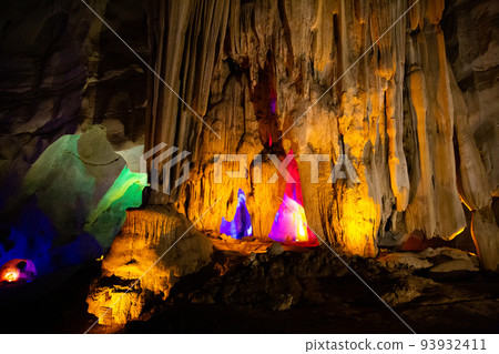 Tham Pha Nang Khoi cave in Phraeprovince, Thailand 93932411