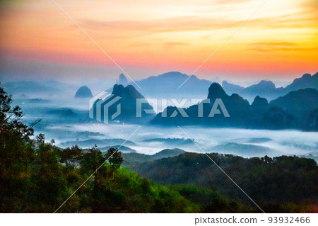 Rice terraces near Doi Tapang viewpoint in Chumphon, Thailand Rice terraces near Doi Tapang viewpoint in Chumphon, Thailand 93932466