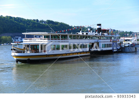 Over 100 years old steam paddle steamer GOETHE on the Rhine 93933343