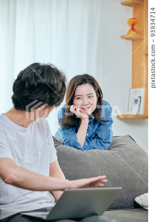 Young man caught by his wife while watching adult videos 93934714