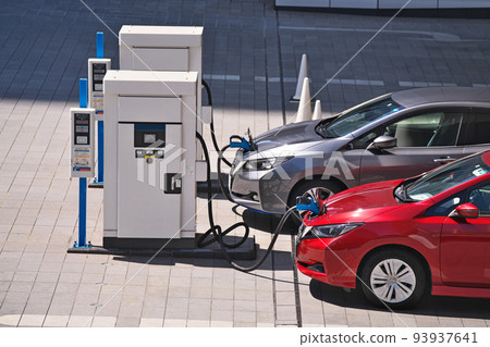 電動汽車充電 電動汽車充電 93937641