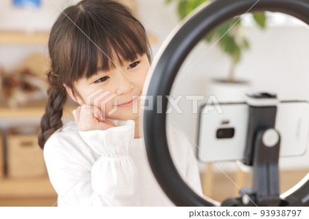 Girls who stream Kids YouTubers 93938797