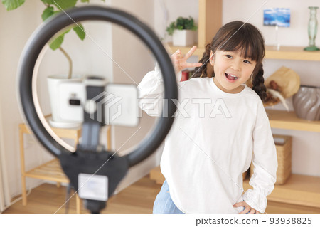 Girls who stream Kids YouTubers Girls who stream Kids YouTubers 93938825