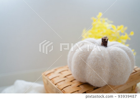 Halloween lettering background material 93939487