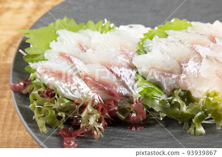 美味的梭魚生魚片 93939867