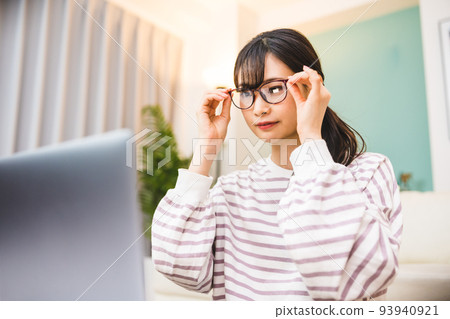 woman living alone woman living alone 93940921
