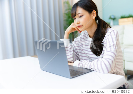 一個人住的女人 93940922