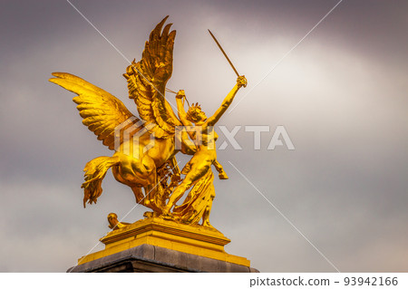 Golden Sculpture in Pont Alexandre III at cloudy day, Paris, france 93942166