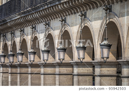 Street light pattern in a row and architectural archs in Paris, France Street light pattern in a row and architectural archs in Paris, France 93942503