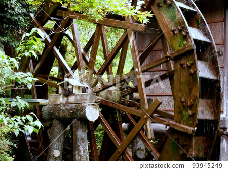 A watermill that plays a role in the Japanese garden A watermill that plays a role in the Japanese garden 93945249