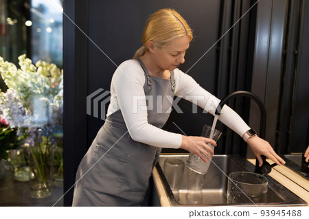 small business insurance in the field of selling flowers and bouquets 93945488