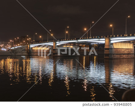 RUSSIA. MOSCOW - November 5, 2014. Embankment of the Moscow river. A Large Stone Bolshoy Kamenny Bridge Kremlin RUSSIA. MOSCOW - November 5, 2014. Embankment of the Moscow river. A Large Stone Bolshoy Kamenny Bridge Kremlin 93948805
