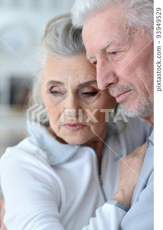 Close-up portrait of an elder couple at home Close-up portrait of an elder couple at home 93949529