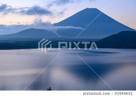 (Yamanashi Prefecture) Upside-down Mt. (Yamanashi Prefecture) Upside-down Mt. 93949691