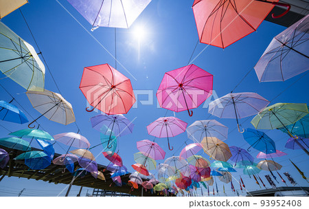 藍天、太陽和雨傘 藍天、太陽和雨傘 93952408