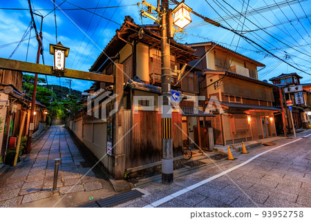 京都:京都市東山區石部小路的黃昏 京都:京都市東山區石部小路的黃昏 93952758