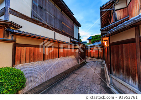Kyoto: Dusk at Ishibekoji Street in Higashiyama Ward, Kyoto City 93952761