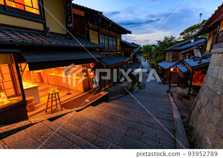 京都：京都市東山區三年坂（三年坂）的日落 93952789
