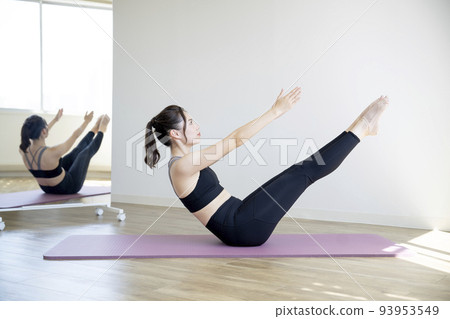 Mat Pilates Teaser Mat Pilates Teaser 93953549