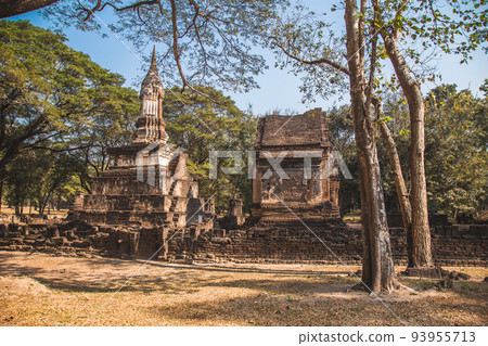 Wat Chedi Chet Thaeo or Wat Chedi Chet Thaew in Si Satchanalai historical park 93955713