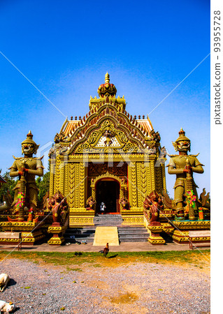 Wat Khao Kalok gold temple in Prachuap Khiri Khan, Thailand 93955728