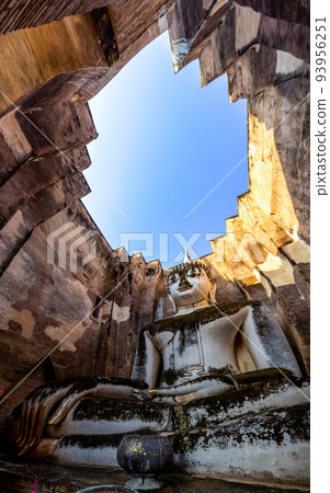 Wat Si Chum temple and big Buddha in Sukhothai historical park, Thailand Wat Si Chum temple and big Buddha in Sukhothai historical park, Thailand 93956251