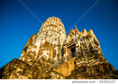 Wat Ratchaburana ruin temple in Ayutthaya Historical Park, Thailand Wat Ratchaburana ruin temple in Ayutthaya Historical Park, Thailand 93956327