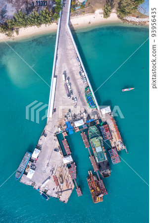 Aerial view of Thong Sala pier, boat and koh Tae Nai in koh Phangan, Thailand 93956435