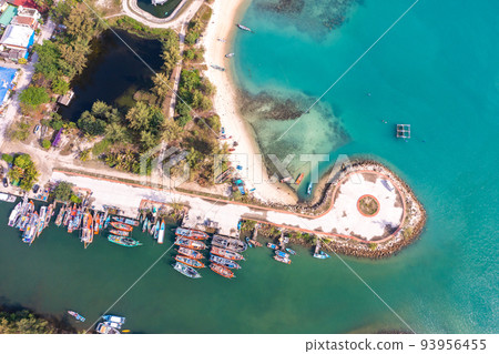 Aerial view of Thong Sala pier, boat and koh Tae Nai in koh Phangan, Thailand 93956455