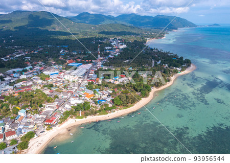 Aerial view of Thong Sala pier, boat and koh Tae Nai in koh Phangan, Thailand 93956544