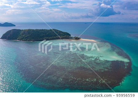 Aerial view of Thong Sala pier, boat and koh Tae Nai in koh Phangan, Thailand 93956559