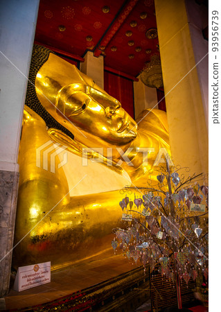 Wat Phra Non Chak Si Worawihan or Wat Phra Non Chakkrasi Worawihan, big reclined Buddha, in Sing Wat Phra Non Chak Si Worawihan or Wat Phra Non Chakkrasi Worawihan, big reclined Buddha, in Sing 93956739